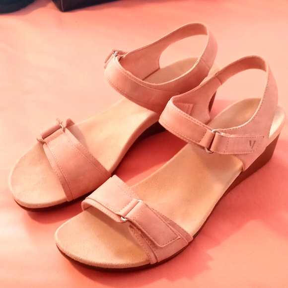 Vionic Shoes - VIONIC "ADELAIDE" PINK SUEDE SANDAL SZ 10M